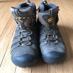 Mens 9.5 Keen Hiking Boots